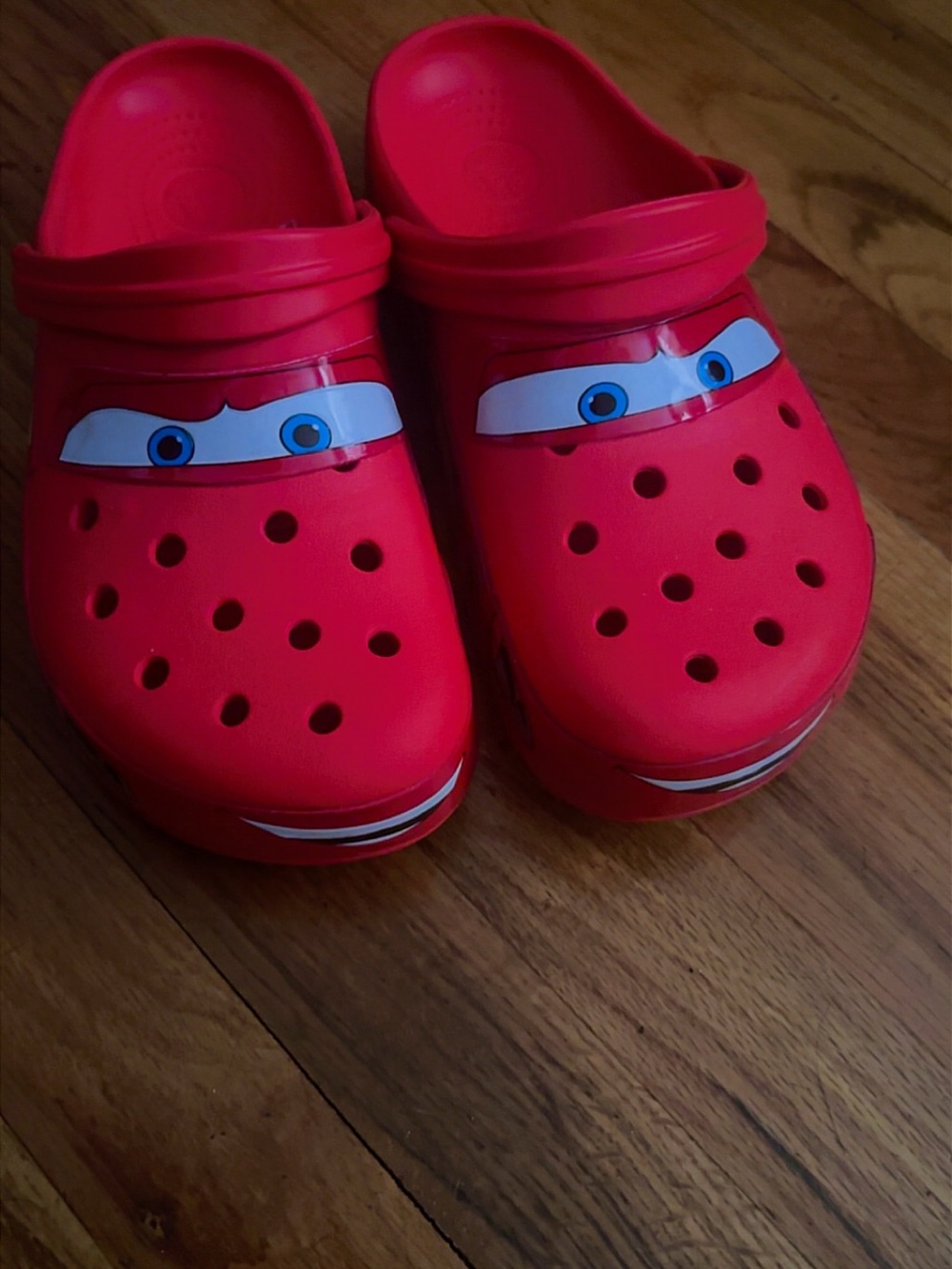 CROCS Red lighting McQueen